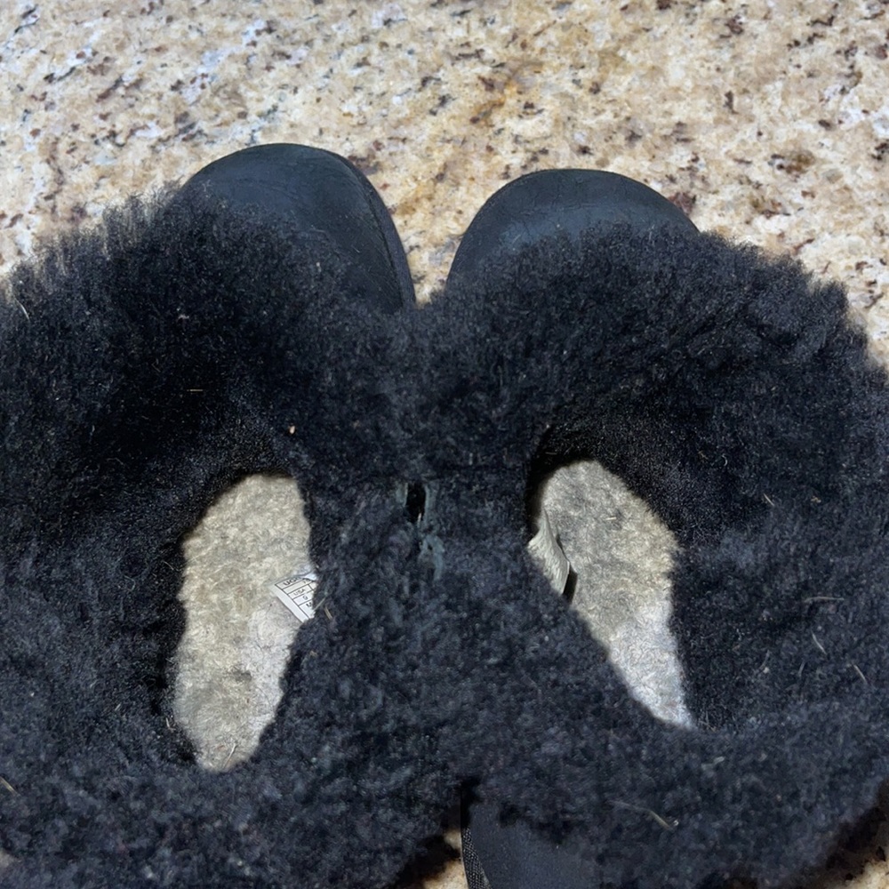 UGG Mini Bailey Button - Picture 4 of 8